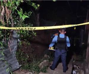 El cuerpo sin vida del joven quedó tendido en una gradas de un callejón de la colonia Villa Nueva.