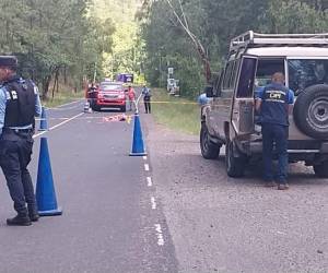 El cuerpo del fallecido quedó tirado en medio de la carretera.