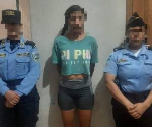 La mujer de 23 años fue detenida por la Policía Nacional.