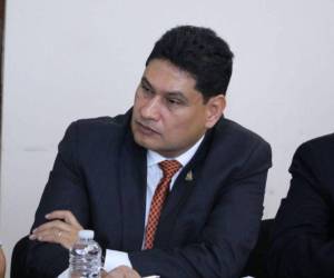 Carranza también advirtió sobre una posible radicalización del partido Libre en el poder, sugiriendo que la política exterior debe priorizar los intereses estratégicos de Honduras sobre ideologías.