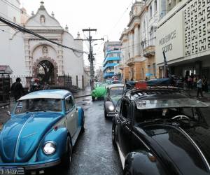 Las famosas “cucarachitas” fueron parte de la exhibición de carros clásicos en la primera Feria de la Época en el centro de Tegucigalpa.