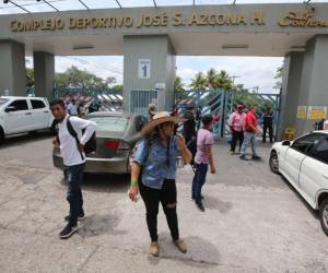 Los militantes del partido oficialista salieron del complejo de la Villa Olímpica, pues varios buses los esperan para que sean trasladados hasta su lugar de origen.