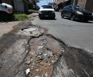 Durante el recorrido de EL HERALDO se pudieron observar varias áreas de este sector en estado de deterioro, incluyendo esta calle principal.