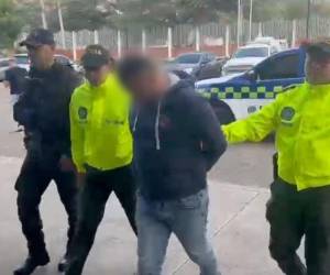 La Policía Nacional de Colombia, en una operación conjunta con la Agencia de Administración de Control de Drogas (DEA) de Estados Unidos, logró este 14 de agosto la captura de seis personas involucradas en una red de tráfico de drogas, que además pasaban en lanchas “Go fast” por aguas hondureñas.