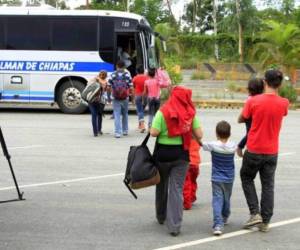 Miles de niños retornan todos los años, unos acompañados de sus padres y muchos solos.