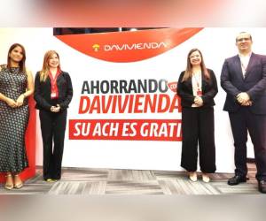 Ejecutivos de Banco Davivienda realizaron la presentación de ACH sin costo para los clientes.