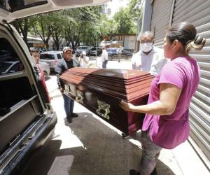 Los familiares retiraron de la morgue de Medicina Forense el cuerpo de Wendy Leticia Zavala Barahona y lo trasladaron a El Progreso.