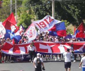 Policía logra controlar disturbios entre aficionados de Motagua y Olimpia en la previa del clásico