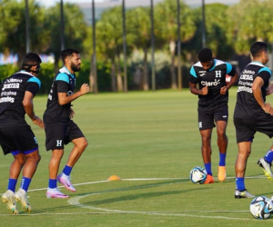 Honduras viajó este mañana rumbo a Kingston, donde el viernes chocarán ante Jamaica en la Liga de Naciones de Concacaf.