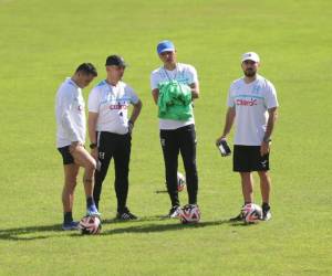 La selección de Honduras entrenó la mañana de este lunes antes de viajar a Toluca.