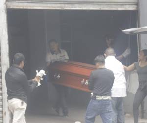 Familiares de las víctimas reclamaron sus cadáveres en la morgue del Ministerio Público.