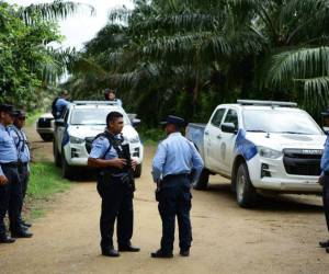 Agentes de la Policía Nacional y de Medicina Forense llegaron al lugar para asegurar la escena y comenzar la investigación.