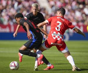 Girona está recibiendo a Barcelona en el Estadio Montilivi.