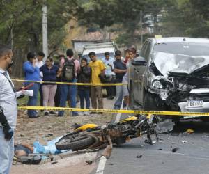 En los accidentes donde resultan personas muertas se debe a la imprudencia de los conductores, esto por no respetar las señales de tránsito y conducir a exceso de velocidad. En estas escenas que se ven con mucha frecuencia hay luto y dolor en las familias hondureñas.