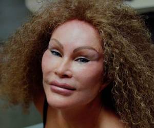 Jocelyn Wildenstein, una celebridad de origen suizo que se hizo famosa en Estados Unidos por sus extremas cirugías plásticas, faciales y corporales, por las que le llegaron a llamar “Catwoman”, ha fallecido a los 84 años.