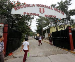 Las antiguas escuelas normales del país egresaban a los alumnos con el título de maestro en educación primaria.