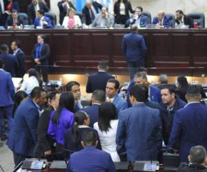 El acuerdo sería suscrito por los tres partidos mayoritarios del Congreso, dejando por fuera al PSH, quienes hasta ahora no han sido convocados a la mesa de diálogo.