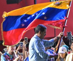 De 10 candidatos, el dictador izquierdista Nicolás Maduro se enfrenta a Edmundo Urrutia, aspirante respaldado por la líder María Corina Machado, ganadora de la primaria presidencial, pero inhabilitada.