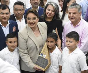 Uñas con foil -   Noticias de última hora y sucesos de Honduras.  Deportes, Ciencia y Entretenimiento en general.