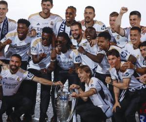 Los jugadores del Real Madrid durante la celebración de su victoria en la final de la Liga de Campeones