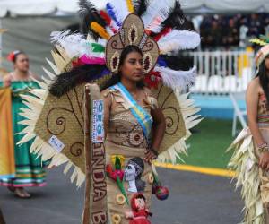 Los desfiles patrios 2024 en Tegucigalpa se llenaron de color, música y tradición, gracias a la participación de diversos cuadros culturales que engalanaron el solemne evento. A continuación las imágenes captadas por el lente de EL HERALDO.