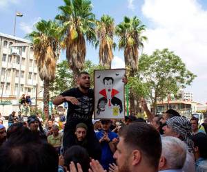 “Entre 3.500 y 4.000 personas se concentraron hoy (viernes). Es la manifestación más importante hasta ahora”, dijo un manifestante a la AFP.