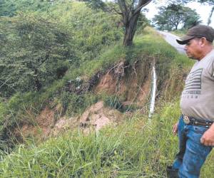 Varios tramos en seis kilómetros de la carretera Panamericana se han destruido por la saturación, lo que podría incomunicar al país con Nicaragua.