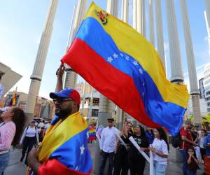 Los venezolanos que viven en Colombia participan en una protesta contra la ratificación de Nicolás Maduro como presidente de Venezuela en las elecciones del domingo 28 de julio.