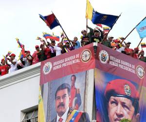 Con el apoyo de sus simpatizantes y frente al balcón presidencial, el cuestionado reelecto presidente de Venezuela, Nicolás Maduro, lanzó una campaña con el fin de delatar manifestantes de manera anónima. A continuación los detalles.