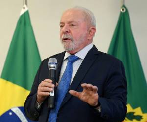 En esta foto de archivo tomada el 11 de enero de 2023, el presidente de Brasil, Luiz Inacio Lula da Silva, habla durante una reunión con parlamentarios en el Palacio Planalto en Brasilia.