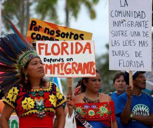 Decenas de migrantes organizaron protestas desde el 1 de julio, justo cuando la normativa, considerada discriminatoria, entró en vigor en Florida. Organizaciones civiles dicen que representa una amenaza para los derechos de los individuos.