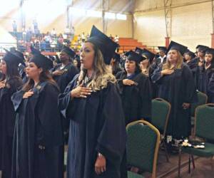 Los graduados pertenecen a las áreas de Educación Básica.