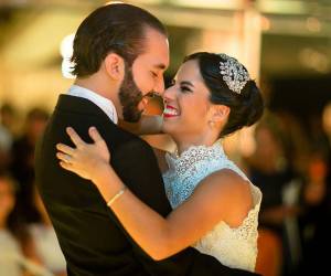 El 6 de diciembre de 2022, Nayib Bukele recordaba su aniversario de bodas con su esposa Gabriela con esta fotografía.