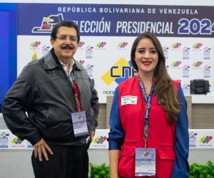 El expresidente Manuel Zelaya encabeza la comitiva hondureña presente en Caracas.