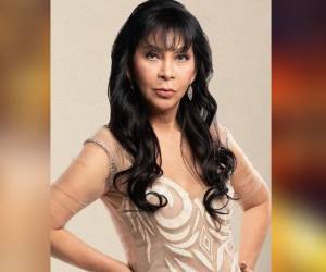 Jocelyn Pilarsky Cubales, una celebridad de 69 años, se ha postulado como una de las aspirantes a Miss Universe Filipinas 2024 por Quezon City, desafiando los estereotipos y rompiendo barreras de edad en el competitivo mundo de los concursos de belleza.