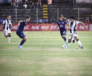 Cuando el partido se le estaba complicando, Motagua logró el empate con gol de Luis Vega.