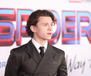 El ascenso de Tom Holland en Hollywood ha sido meteórico. Desde sus primeros pasos en el teatro con Billy Elliot: The Musical hasta convertirse en el aclamado Spider-Man del Universo Cinematográfico de Marvel, el actor británico de 28 años ha cautivado al público con su talento y carisma.