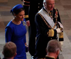 El monarca, acompañado por su esposa la reina Silvia, dio el pistoletazo de inicio a las festividades el viernes.