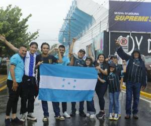 Los aficionados hondureños han comenzado a llegar al Estadio Morazán de San Pedro Sula.