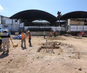 Las nuevas instalaciones del mercado San Isidro avanzan un 30% y se espera que termine a finales de 2025, según la Alcaldía Municipal.