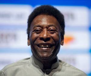 El astro del fútbol mundial, Edson Arantes do Nascimento, conocido como Pelé, perdió la batalla contra el cáncer de colon el 29 de diciembre de 2022 a los 82 años. La enfermedad le fue diagnosticada en 2021 y tras un año de tratamiento falleció de una falla multiorgánica resultado del avanzado estado del cáncer.