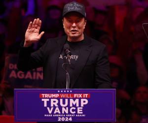 El magnate Elon Musk en evento político de Donald Trump, el candidato que él apoya.