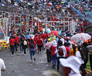 La marcha fue abucheada a su salida del coloso capitalino.