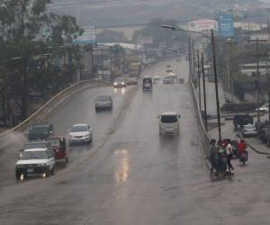 Fuertes lluvias con actividad eléctrica se registraron este jueves en varias zonas del territorio hondureño.