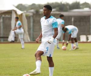 La Selección de Honduras está jugando contra Guayana Francesa.