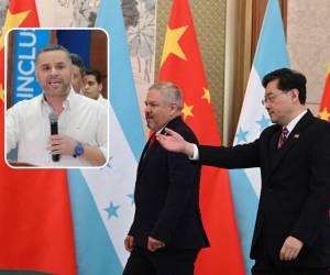 En el recuadro el presidente del Partido Nacional, David Chávez y de fondo el canciller hondureño Eduardo Enrique Reina durante su viaje para establecer el nuevo vínculo con China.