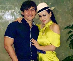 Maribel Guardia se sumó a la lista de cantantes y actrices que han sufrido la repentina muerte de uno de sus hijos. Julián Figueroa, fruto de su relación con Joan Sebastian, murió el 9 de abril tras sufrir un infarto al miocardio y fibrilación ventricular. El joven de 27 años era el único hijo de la costarricense.