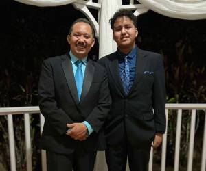Foto que compartió el padre, Elvin Izaguirre, junto a su amado hijo.