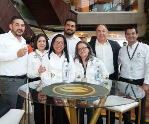 El equipo de Espresso Americano celebró con bastante entusiasmo el lanzamiento de la app Espresso Rewards, que traerá muchos beneficios a sus clientes.