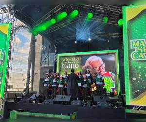 El coro de villancicos de “La Navidad se hace a mano” llenó de espíritu navideño el Ventu Life Center, emocionando a grandes y pequeños.